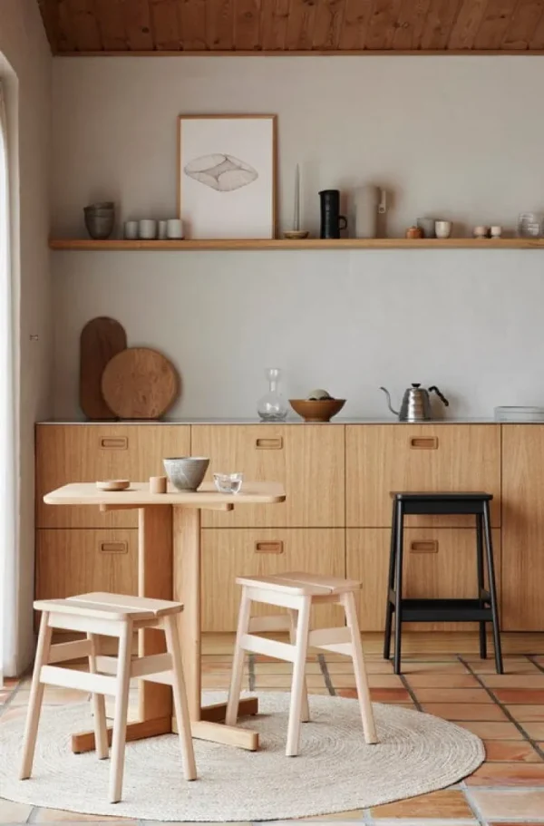 Artek Sitzgelegenheiten-Form & Refine Angle Hocker, 45 cm, Buche