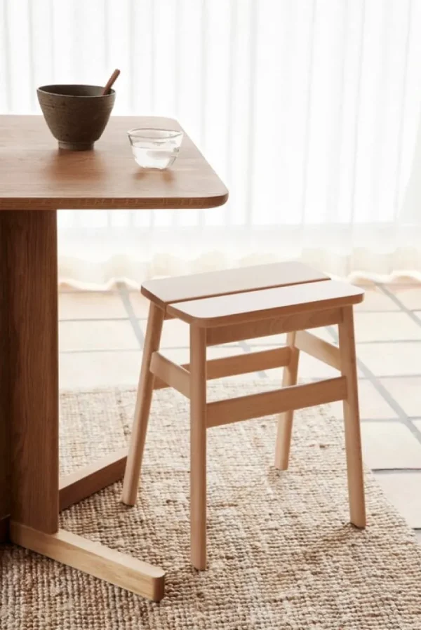 Artek Sitzgelegenheiten-Form & Refine Angle Hocker, 45 cm, Buche