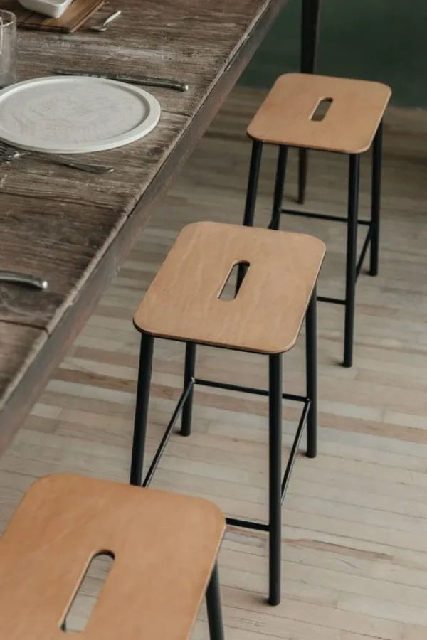 Hem Sitzgelegenheiten-Frama Hocker Adam, 76 cm, Naturleder – mattschwarz