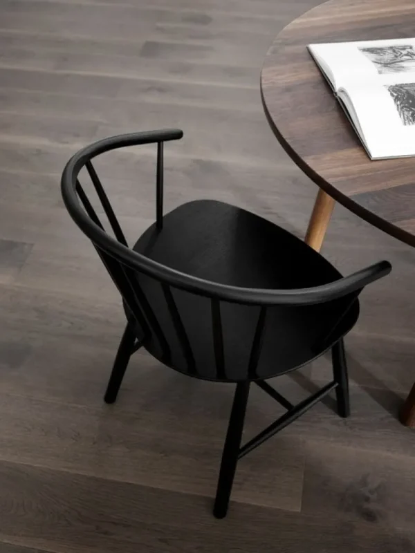 Muuto Tische-Fredericia Taro Esstisch, rund, 120 cm, geräucherte Eiche