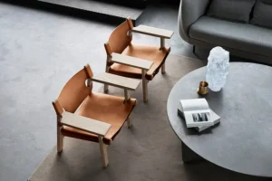 Vitra Sitzgelegenheiten-Fredericia The Spanish Chair, cognacfarbenes Leder - Eiche geseift