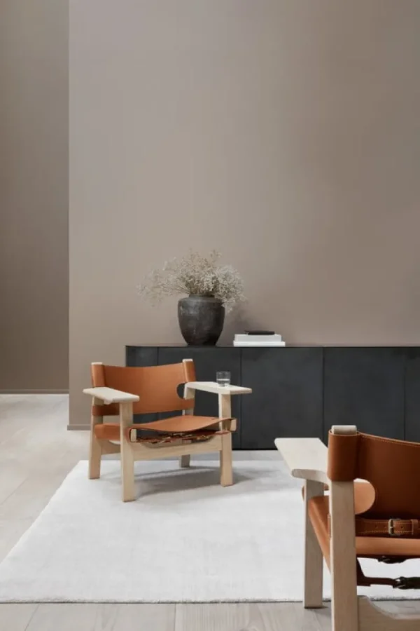 Vitra Sitzgelegenheiten-Fredericia The Spanish Chair, cognacfarbenes Leder - Eiche geseift