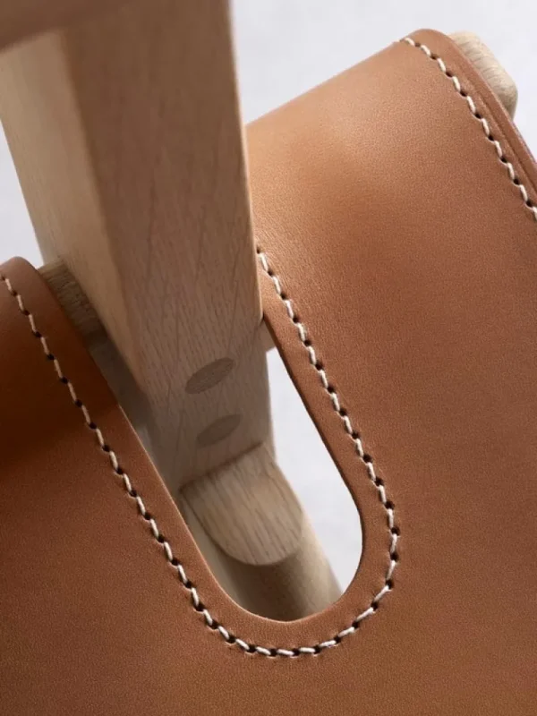 Vitra Sitzgelegenheiten-Fredericia The Spanish Chair, cognacfarbenes Leder - Eiche geseift