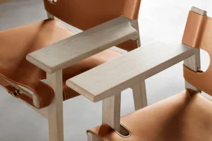 Vitra Sitzgelegenheiten-Fredericia The Spanish Chair, cognacfarbenes Leder - Eiche geseift