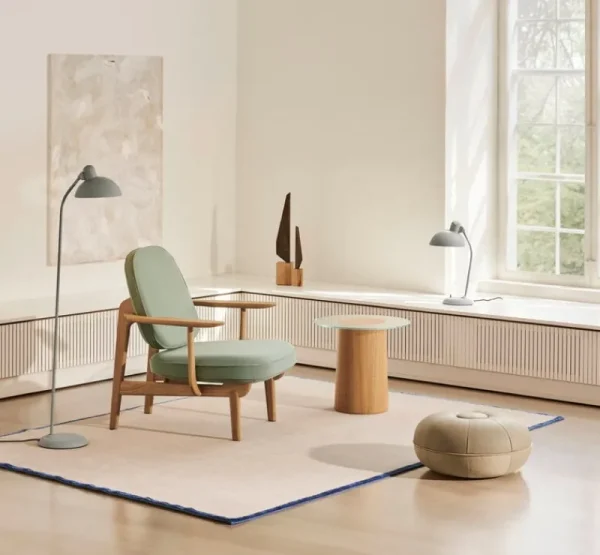 Viccarbe Sitzgelegenheiten-Fritz Hansen CM Pouf, Klein, hellgraues Leder