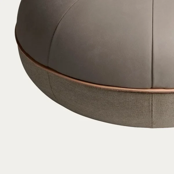 Viccarbe Sitzgelegenheiten-Fritz Hansen CM Pouf, Klein, hellgraues Leder