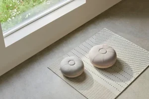 Viccarbe Sitzgelegenheiten-Fritz Hansen CM Pouf, Klein, hellgraues Leder