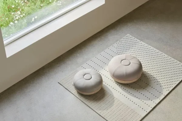 Viccarbe Sitzgelegenheiten-Fritz Hansen CM Pouf, Klein, hellgraues Leder