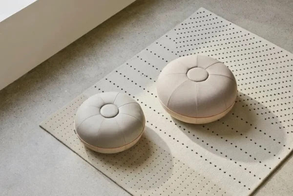 Viccarbe Sitzgelegenheiten-Fritz Hansen CM Pouf, Klein, hellgraues Leder