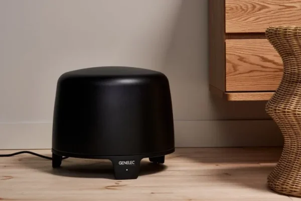 Genelec Unterhaltungselektronik^F Two (B) Aktiv-Subwoofer, schwarz