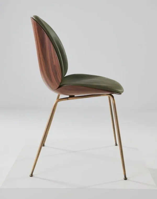 GUBI Sitzgelegenheiten-Beetle Stuhl, Messing antik - Walnuss - Soft Leather Army