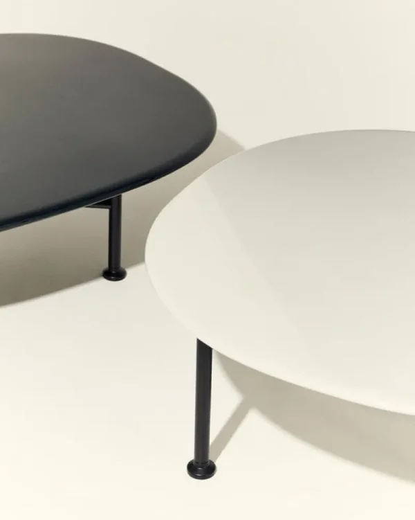 GUBI Terrassenmöbel | Tische^Carmel Couchtisch, 75 x 75 cm, Schwarz - Muschelweiß
