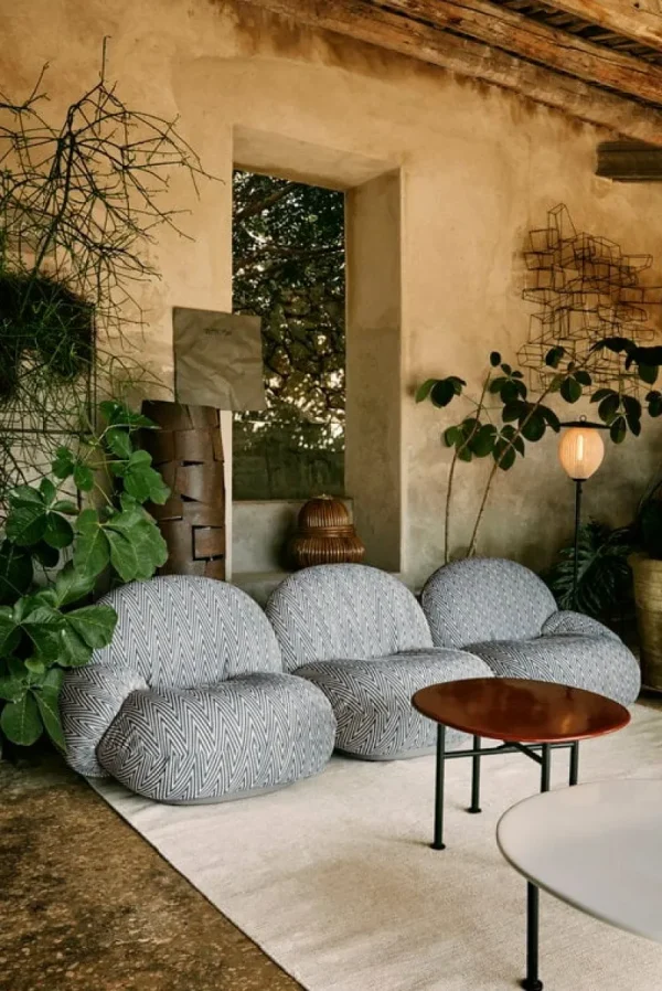 GUBI Terrassenmöbel | Tische^Carmel Couchtisch, 75 x 75 cm, Schwarz - Muschelweiß