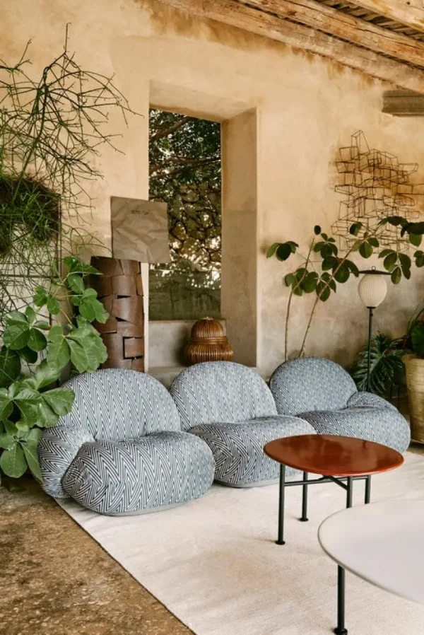 GUBI Terrassenmöbel | Tische^Carmel Couchtisch, 75 x 75 cm, Schwarz - Muschelweiß