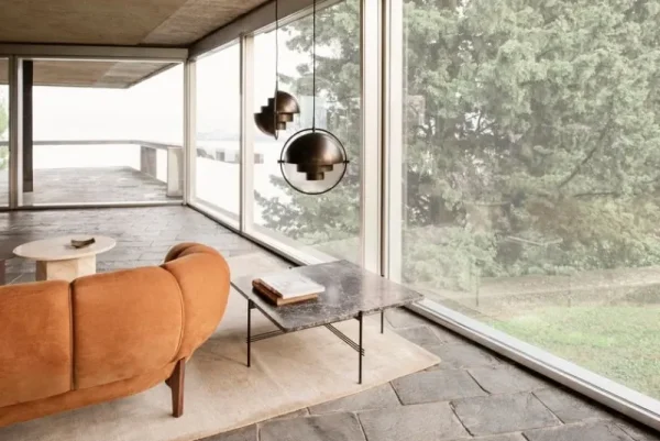 Fredericia Sofas Und Liegen-GUBI Croissant 3-Sitzer Sofa, Walnuss geölt - Chamois Cuoio 1708