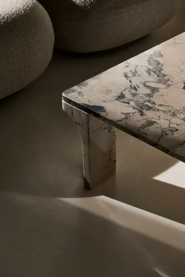 Audo Copenhagen Tische-GUBI Doric Couchtisch, 140 x 80 cm, lichtgrauer Kalkstein
