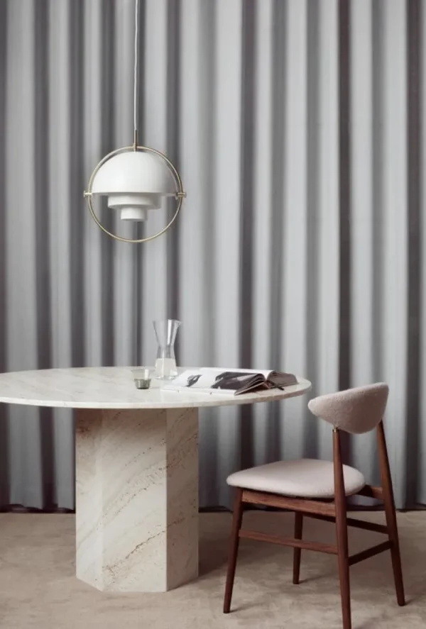 GUBI Tische-Epic Esstisch, rund, 130 cm, weißer Travertin