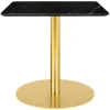 Muuto Tische-GUBI GUBI 1.0 Loungetisch, 60 x 60 cm, Messing – schwarzer Marmor