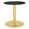 GUBI Tische-1.0 Loungetisch, rund, 60 cm, Messing – schwarzer Marmor