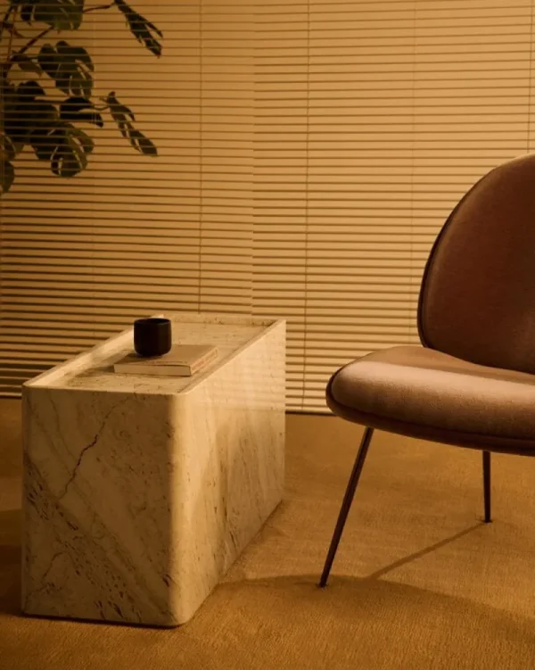 Fritz Hansen Tische-GUBI Pietra Beistelltisch, 30 x 80 x 40 cm, weiß, Travertin