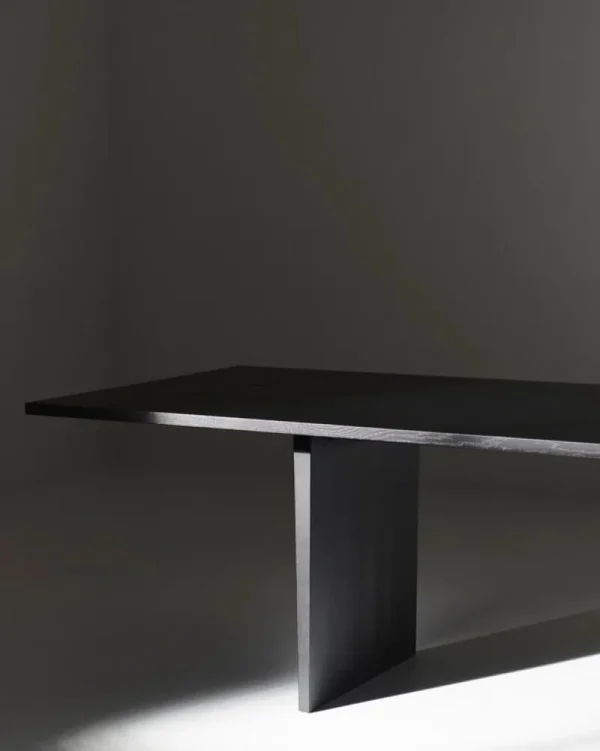 Normann Copenhagen Tische-GUBI Private Esstisch, 260 x 100 cm, schwarz/braun gebeizte Esche