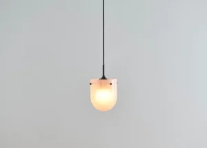 Tom Dixon Deckenleuchten-GUBI Seine Pendelleuchte, Antikmessing - Korallenrosa