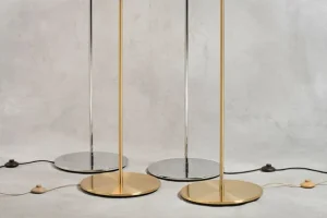 GUBI Stehleuchten-Stehleuchte Multi-Lite, Messing-schwarz