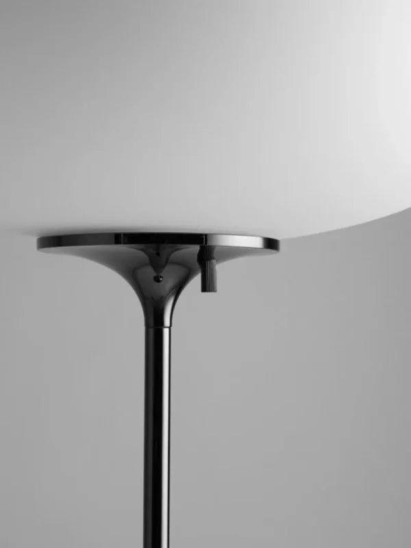 GUBI Stehleuchten-Stemlite Stehleuchte, 110 cm, dimmbar, schwarzes Chrom