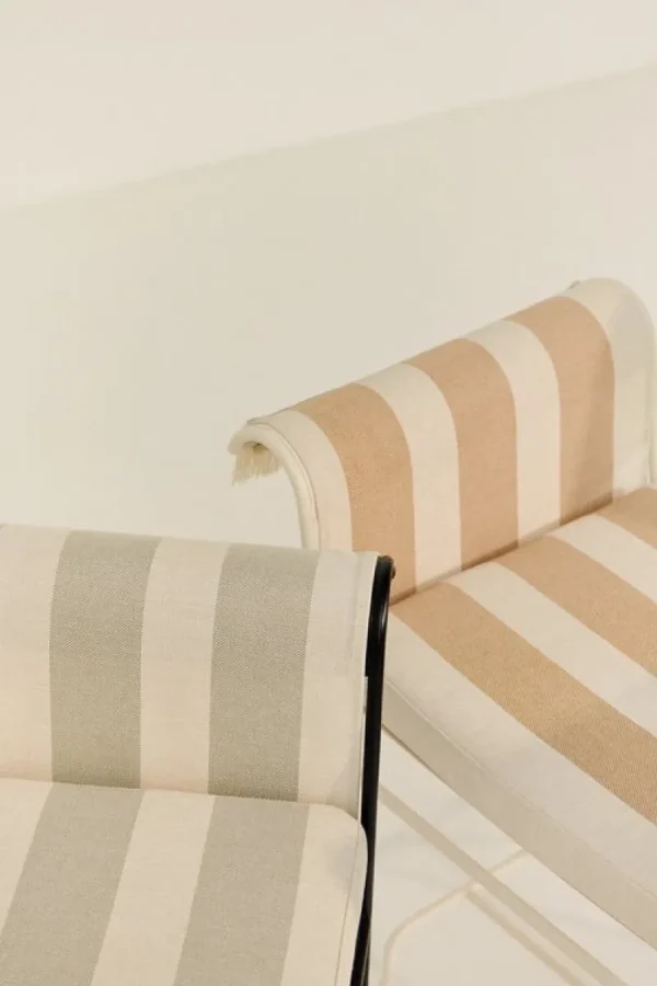 GUBI Terrassenmöbel | Sitzgelegenheiten^Tropique Stuhl mit Fransen, klassisches Schwarz - Leslie Stripe