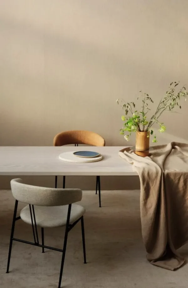 Vitra Sitzgelegenheiten-GUBI Violin Stuhl, vollumpolstert, Around Bouclé 032