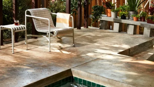 HAY Outdoor-textilien^Gestepptes Kissen Palissade für Loungesessel mit niedriger Lehne, himmelgrau