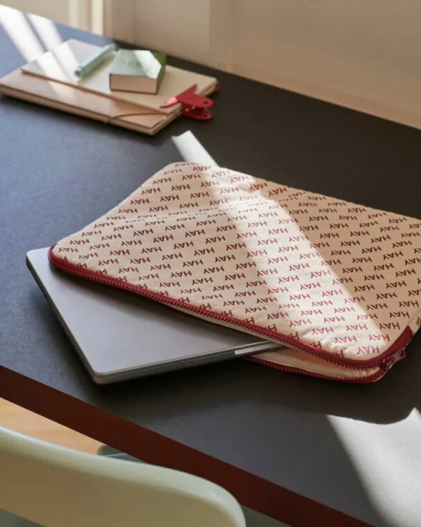 HAY Taschen^Logo Laptop-Hülle, Burgunderrot