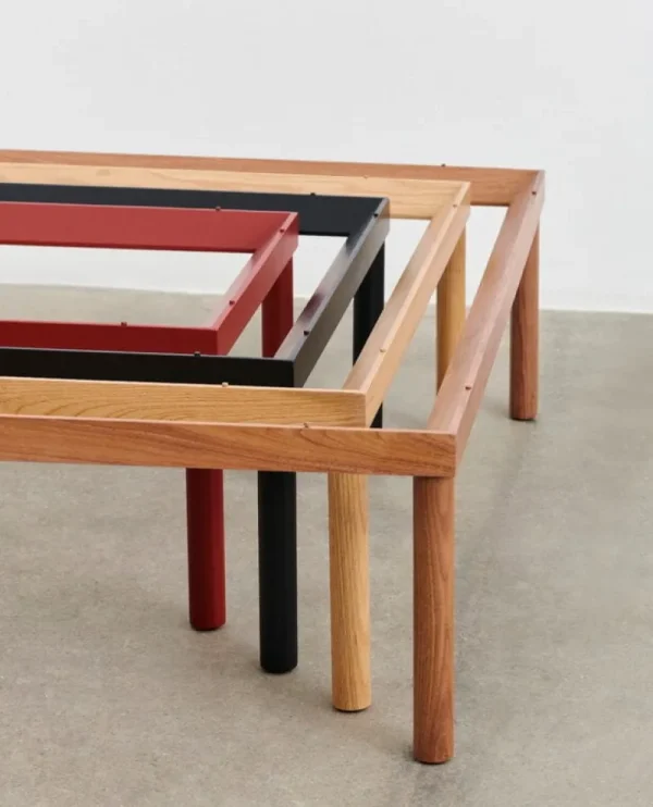 HAY Tische-Kofi Tisch, 100 × 100 cm, Walnuss lackiert - geriffeltes Glas