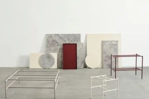 HAY Tische-Rebar Couchtisch, 100 x 104 cm, Alabaster - beiger Marmor