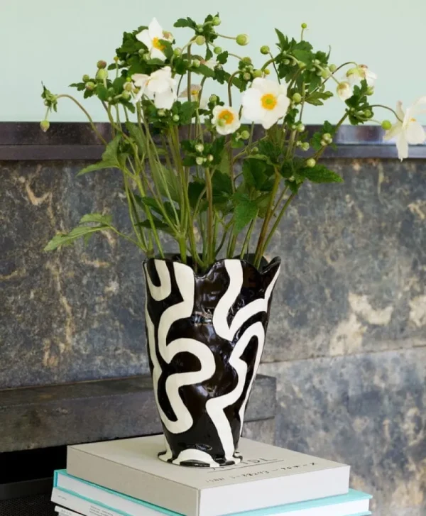Iittala Vasen-HAY Shadow Vase von Jessica Hans, Schwarz – Weiß