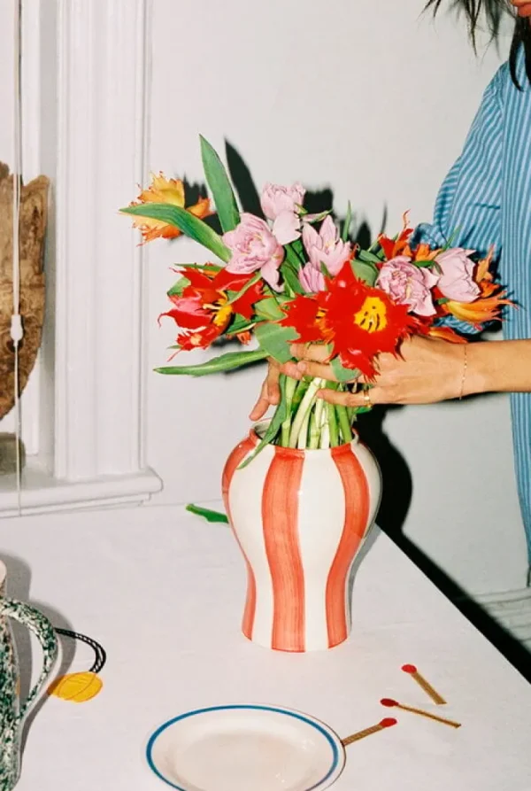 HAY Vasen-Sobremesa Vase, S, gestreift, Rot