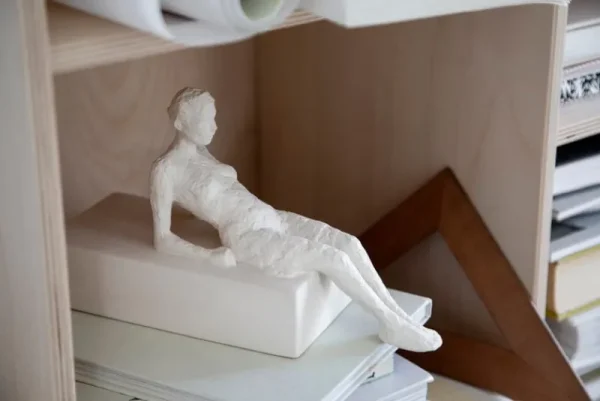 Ku00e4hler Dekorationsgegenstände^Kähler Figur The Attentive One