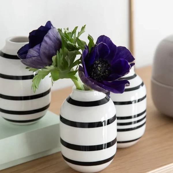 Iittala Vasen-Kähler Vase Omaggio, mittelgroß, silber