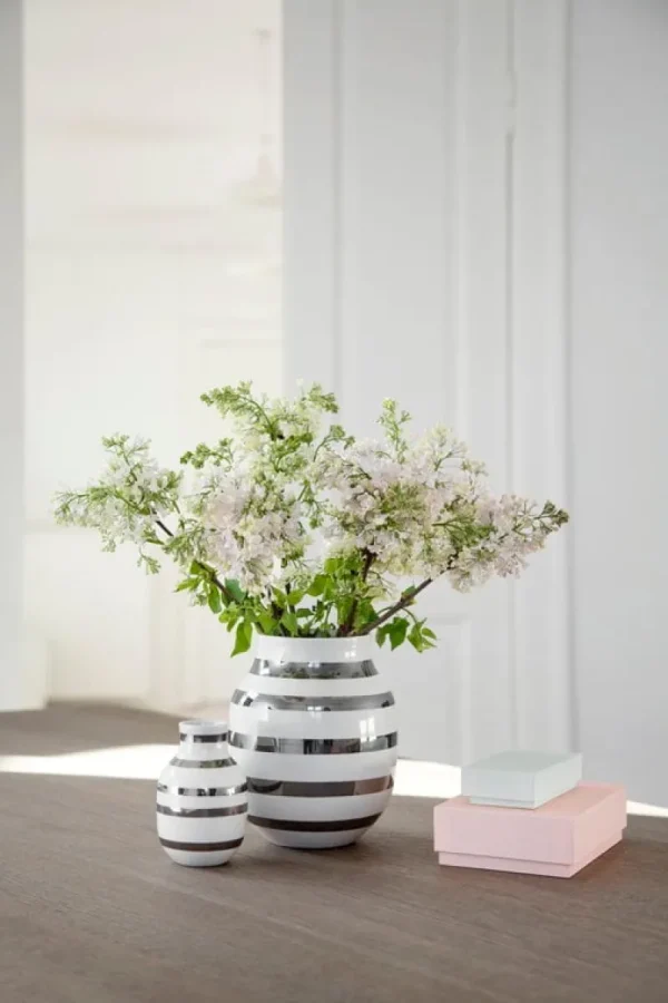 Iittala Vasen-Kähler Vase Omaggio, mittelgroß, silber