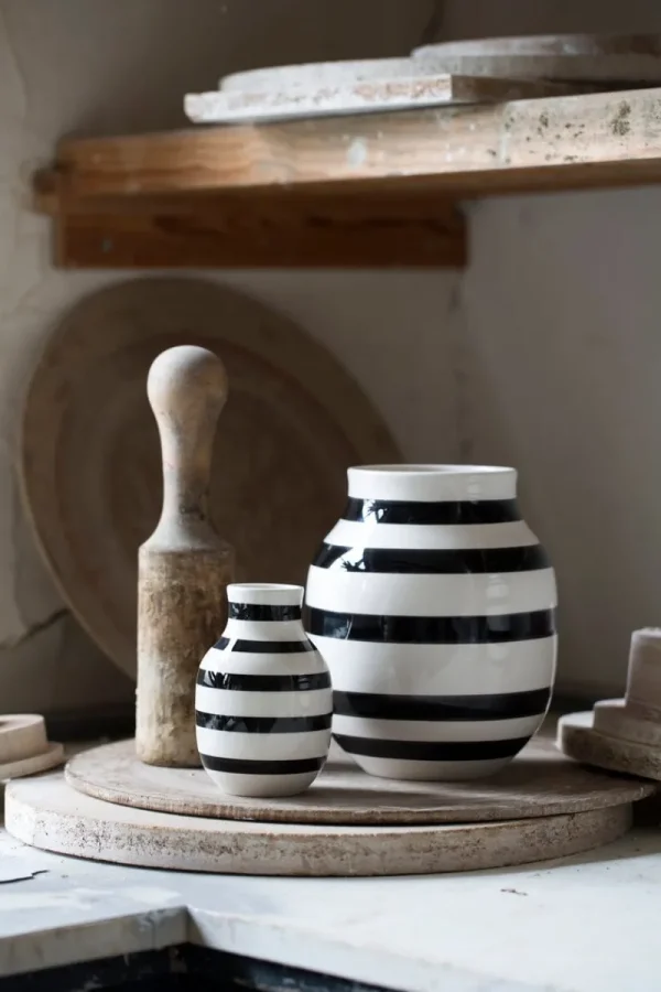 Marimekko Vasen-Kähler Vase Omaggio, mittelgroß, schwarz
