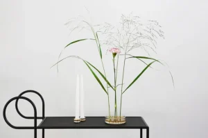 Raawii Vasen-Klong Äng Vase, groß, Messing