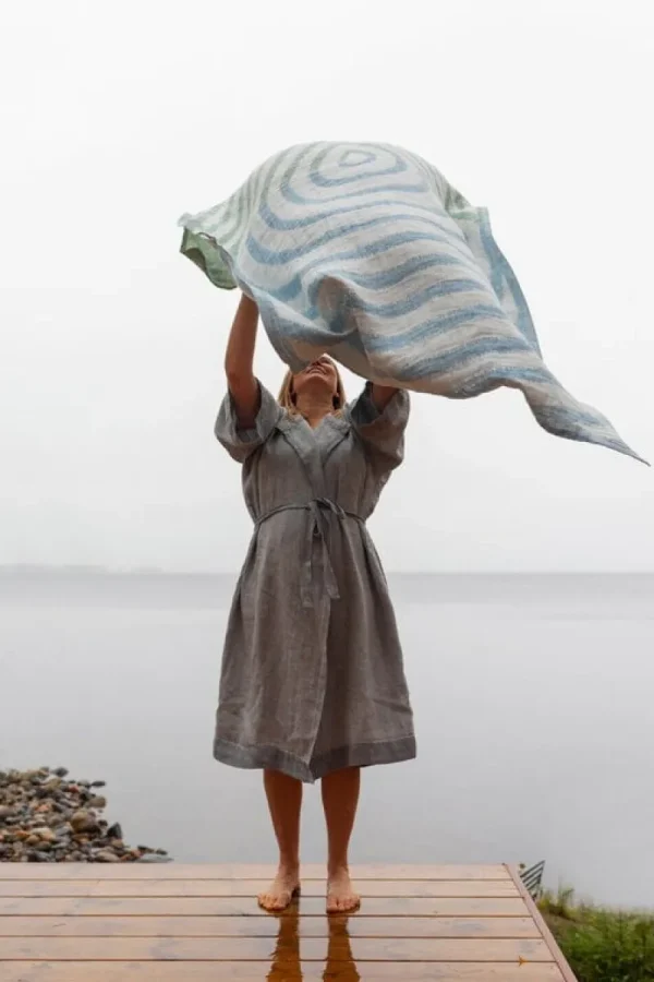 Lapuan Kankurit Badezimmertextilien^Metsälampi Badehandtuch, Weiß - Grün - Regenblau