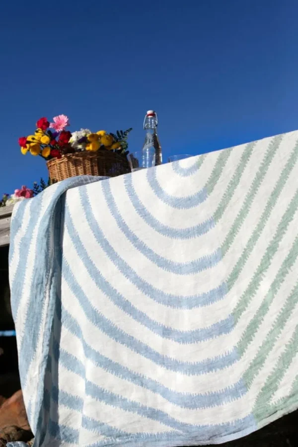 Lapuan Kankurit Badezimmertextilien^Metsälampi Badehandtuch, Weiß - Grün - Regenblau