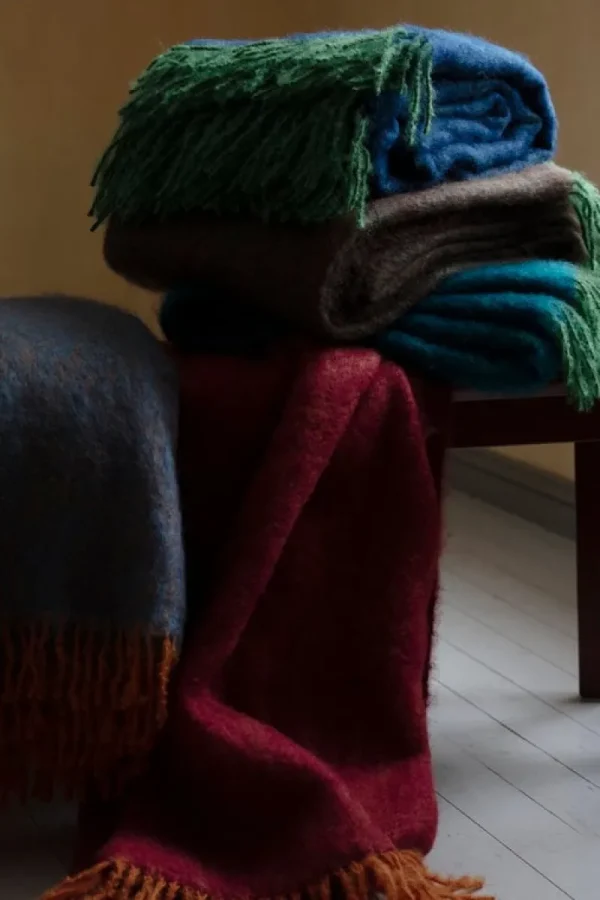 Lapuan Kankurit Decken Und Überwürfe^Revontuli Mohairdecke, rostorange - bordeauxrot