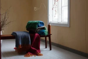 Lapuan Kankurit Decken Und Überwürfe^Revontuli Mohairdecke, rostorange - bordeauxrot