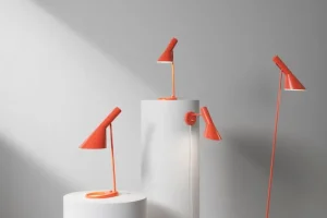 Louis Poulsen Bürobeleuchtung | Schreibtischlampen^AJ Tischleuchte, leuchtendes Orange