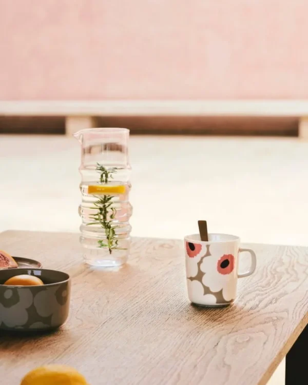 Marimekko Geschirr^Oiva - Unikko Tasse, 2,5 dl, Weiß - Lehmbraun - Puder - Rot