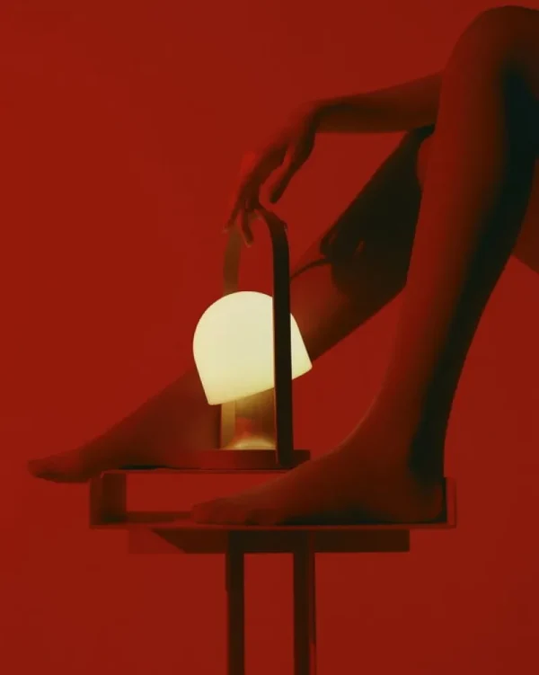 ferm LIVING Tischlampen | Tragbare Lampen-Marset FollowMe Lampe, rosa