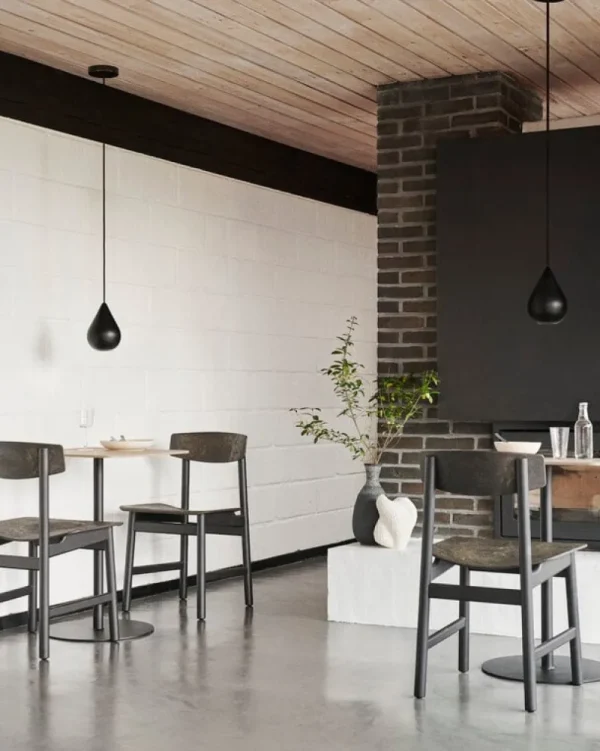 Normann Copenhagen Sitzgelegenheiten-Mater Conscious Chair 3162, Buche schwarz - Coffee Waste Black