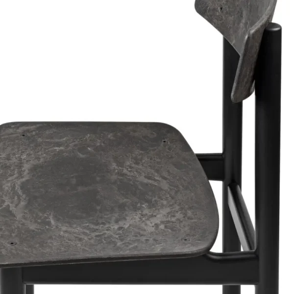 Normann Copenhagen Sitzgelegenheiten-Mater Conscious Chair 3162, Buche schwarz - Coffee Waste Black
